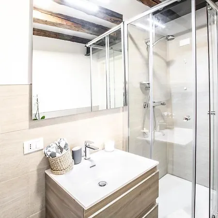 Industrial Loft R&r Apartment Venice